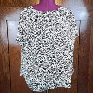 Ava & Viv Cheetah Print Back Button Blouse